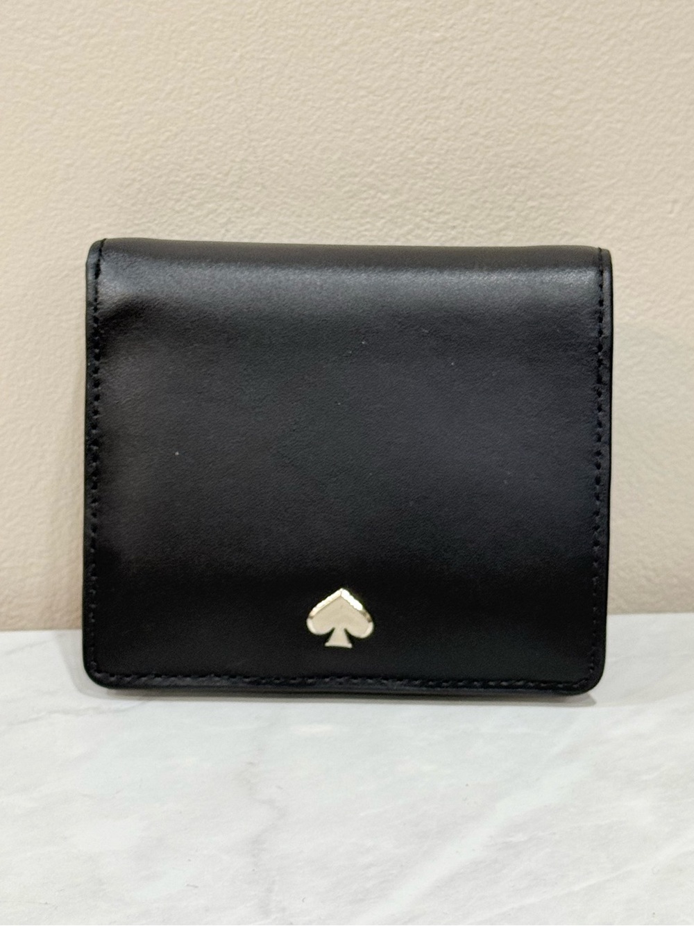 🔥kate spade Black Leather Fold Wallet with Gold Spade Accent EUC🔥